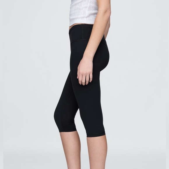 GapFit High Rise Power Crop Leggings Black - Picture 2 of 13
